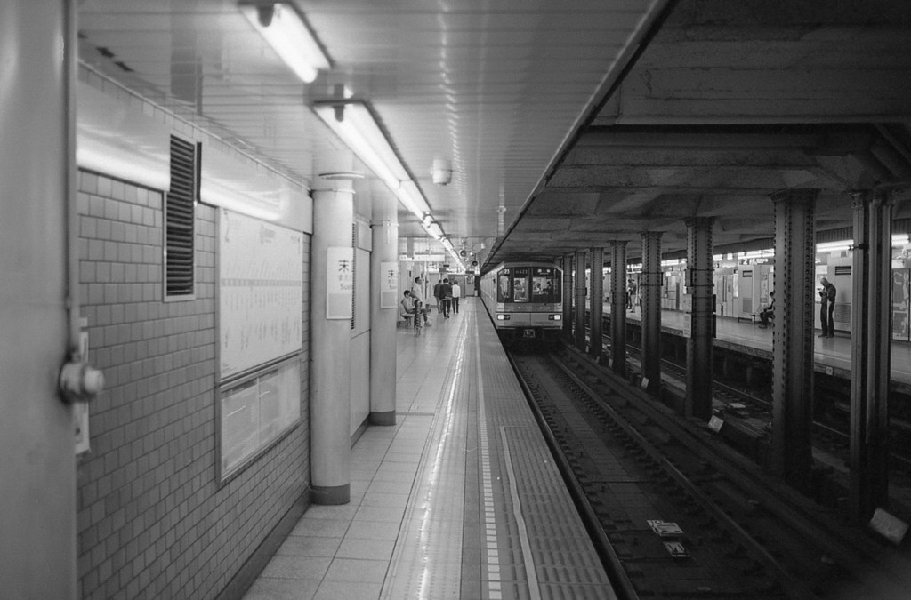 末広町駅_端から