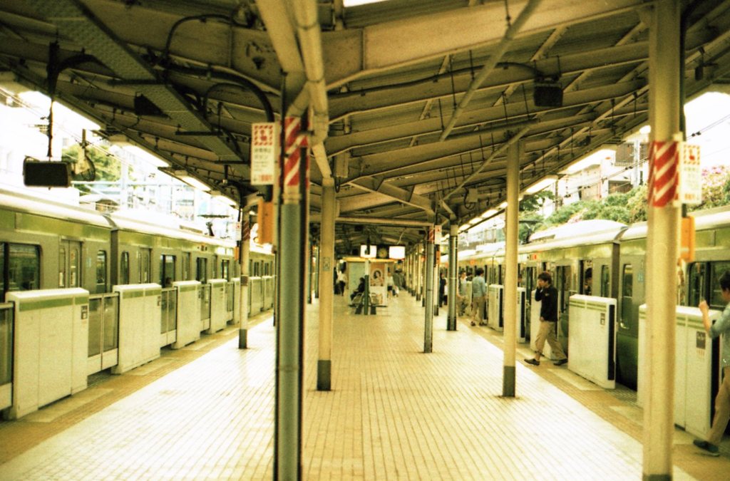 巣鴨駅_端から