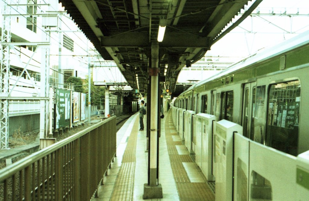 田町駅_端から