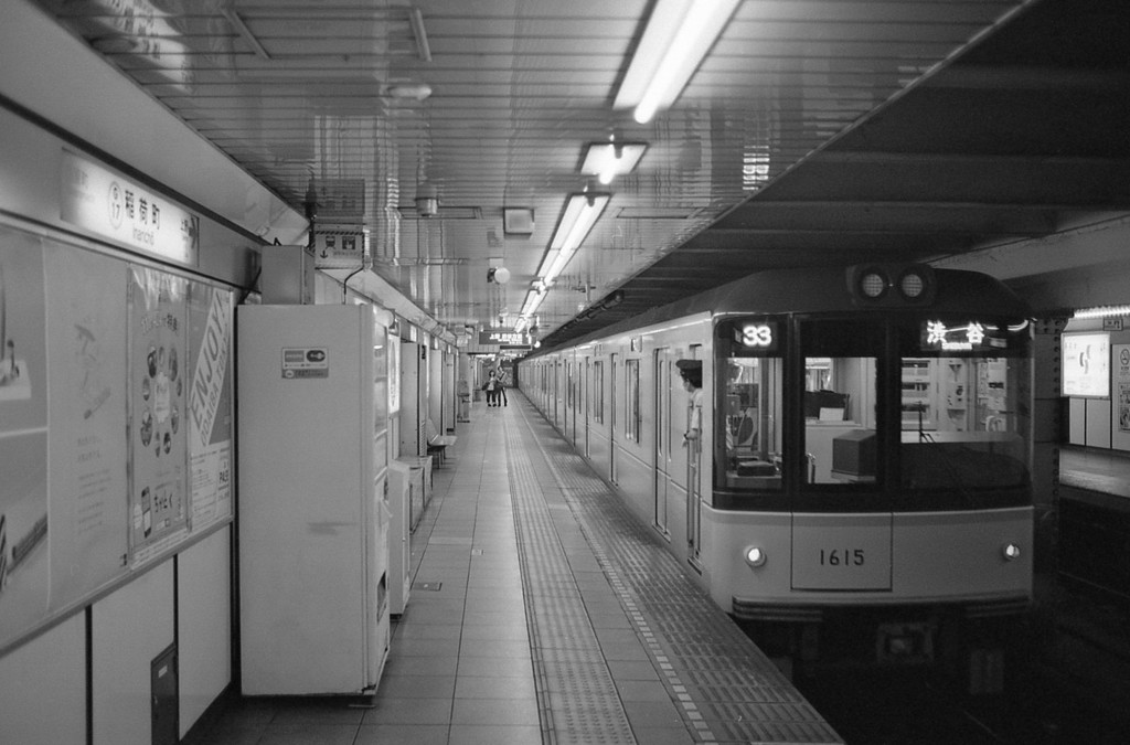 稲荷町_端から
