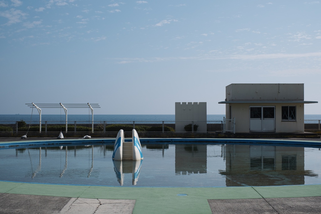 水平線が見えるプール