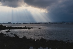 照らされる市街