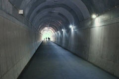 トンネルを抜ける