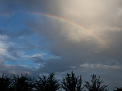 虹と光る雲