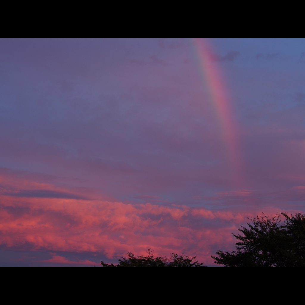 夕映えと虹