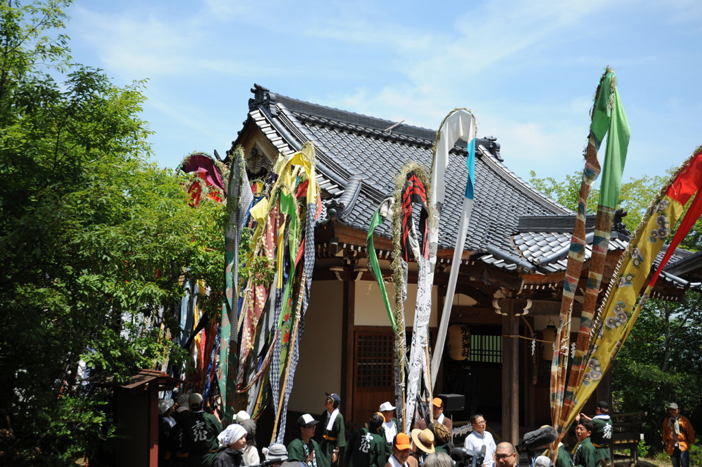 幟の奉納（別所神社）[岳の幟１３]