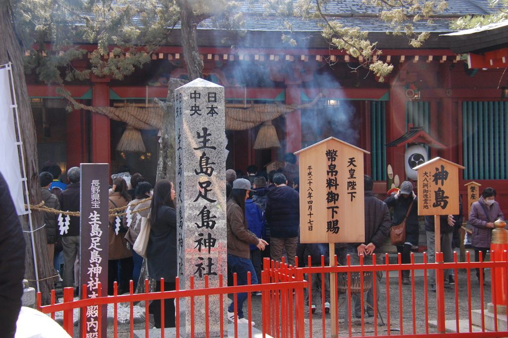社殿前　　DSC_1978
