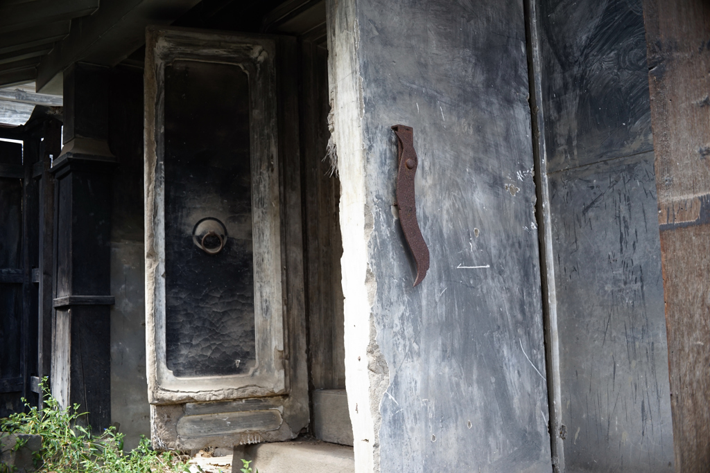 土蔵の扉　DSC02507