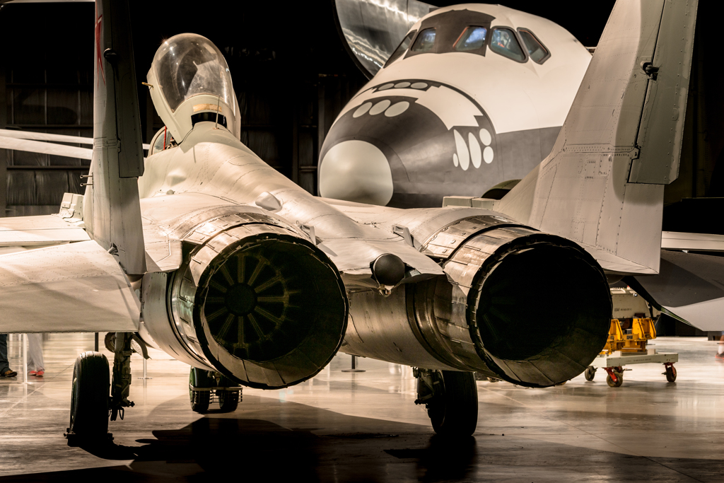 MiG-29 vs Space Shuttle