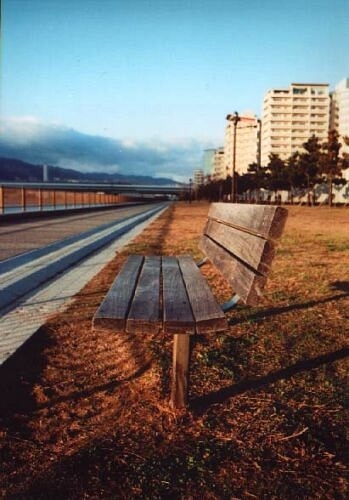 遠近ベンチ