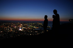 小文字山で夜景を眺める