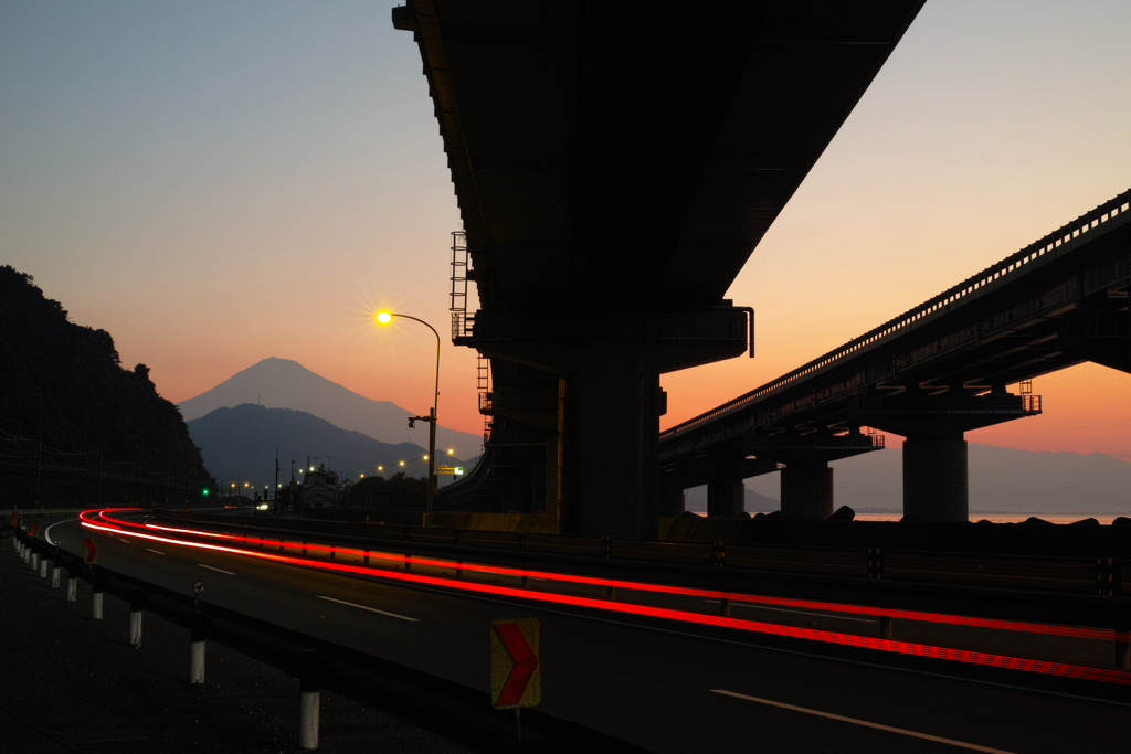 光跡と夜明け