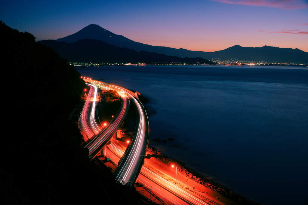 光跡と朝