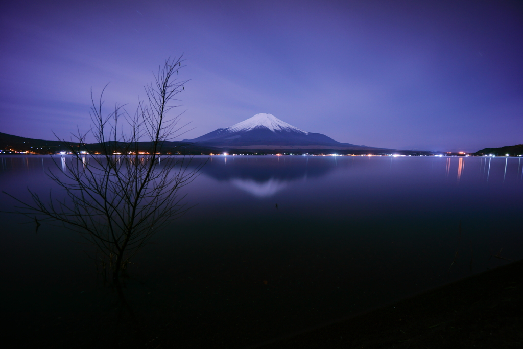 月夜の山中湖で