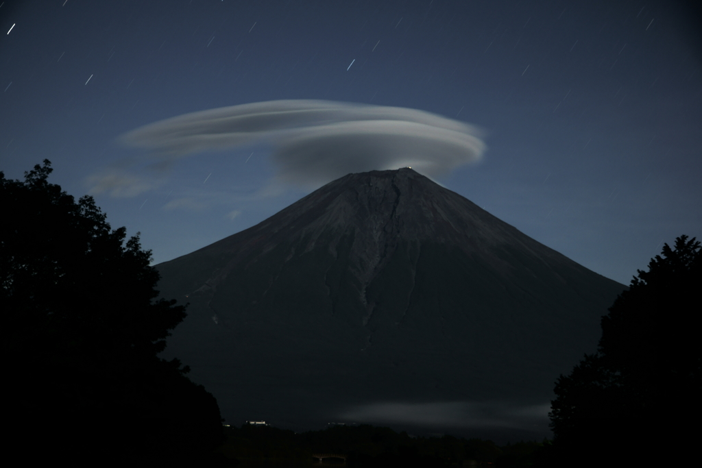月夜の笠雲