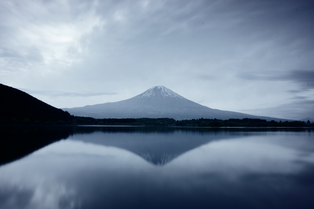 灰色の空