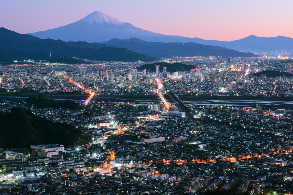 静岡の朝を望む