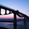 夕暮れに橋