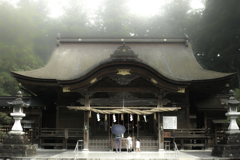 雨の参拝