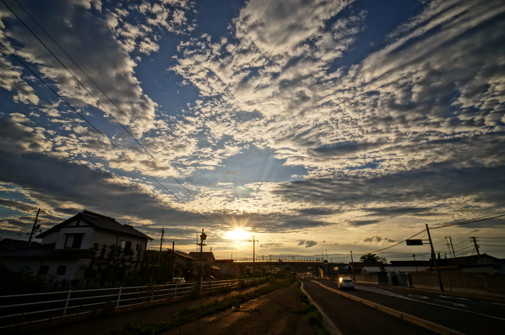 太陽に集まる雲