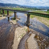 川と鉄道橋