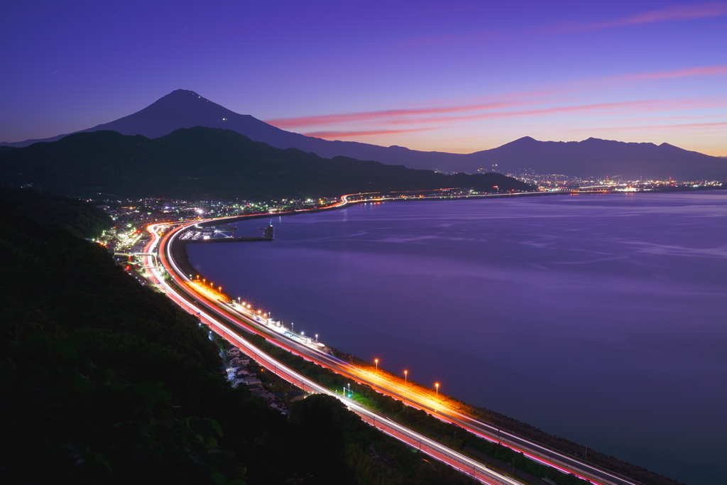 夏山とレーザー