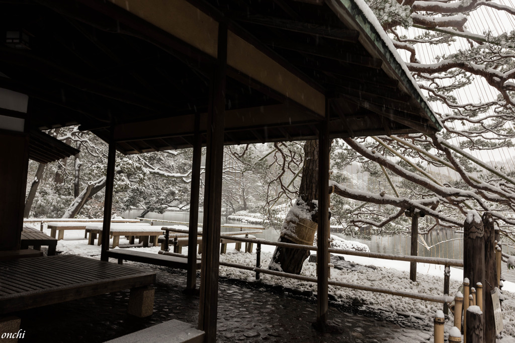 六義園　雪景色　吹上茶屋