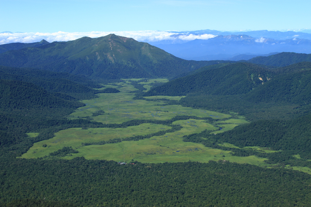 尾瀬ヶ原と至仏山