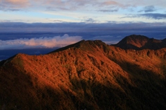 染まりゆく山峰