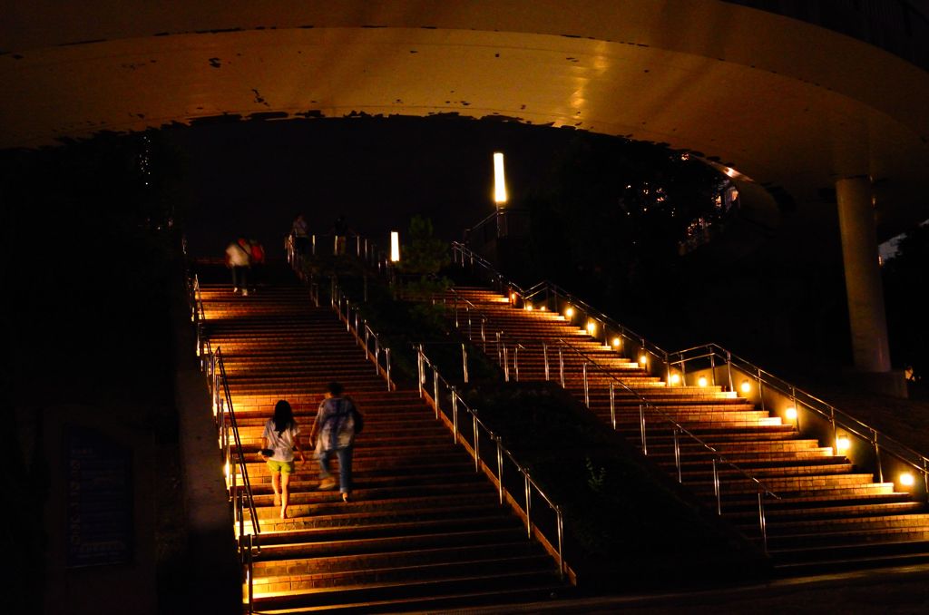 カップルしか使えない階段!?