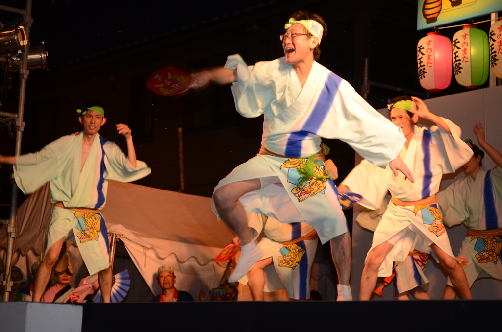 祭れ