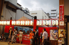 競演場