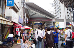 商店街も人が多い