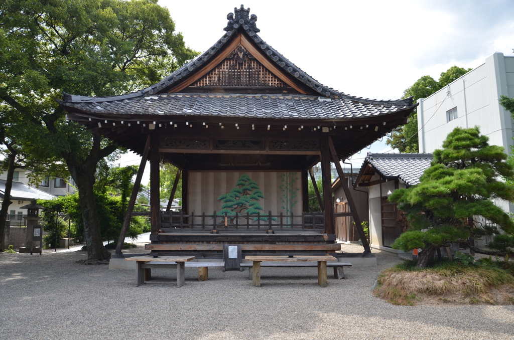 神楽舞台（西院春日神社）