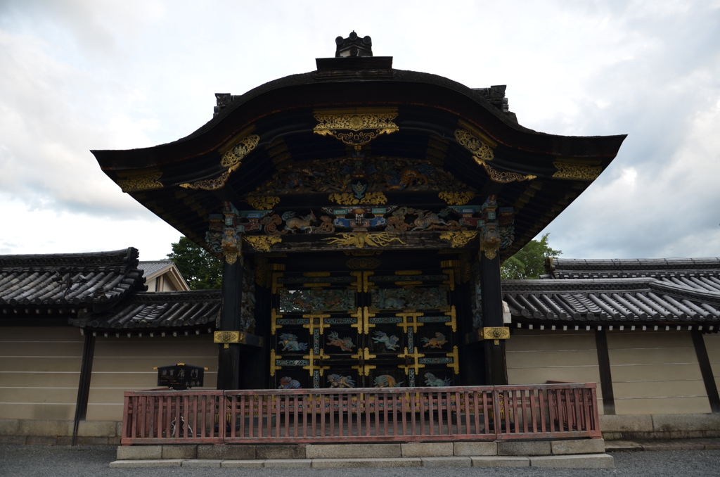 後光さす唐門（西本願寺）