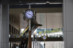 『銀は金より良い』（Osaka Station）