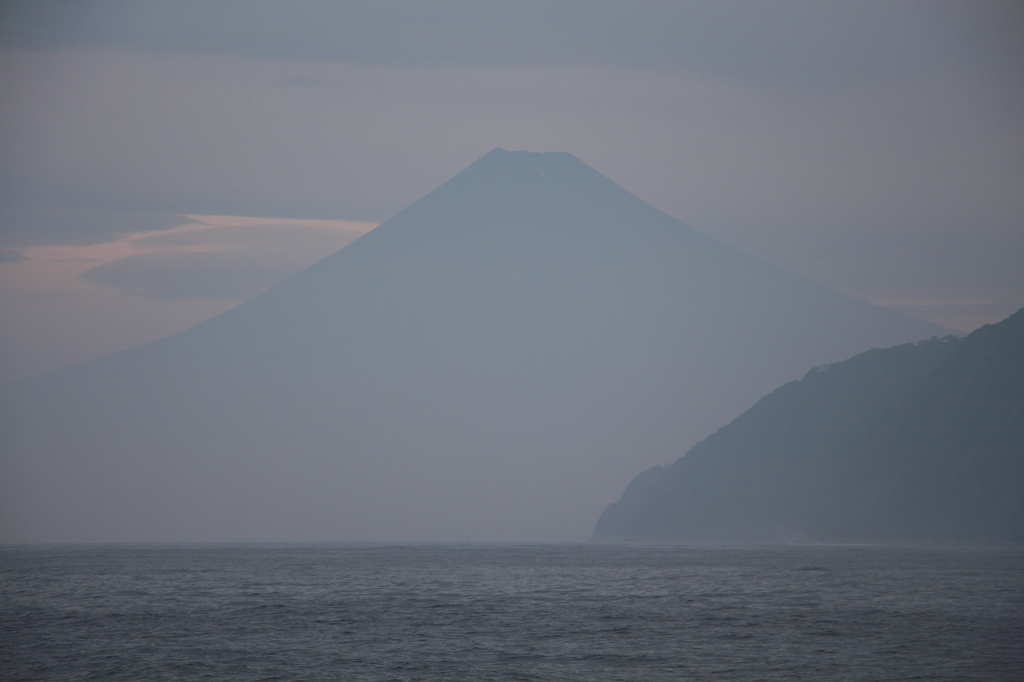 夏の早暁富士