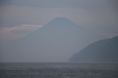 夏の早暁富士