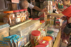 良い感じの駄菓子屋さん