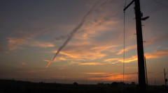 夕焼けと飛行機雲