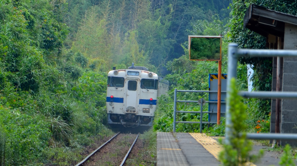 肥薩線鶴丸駅にて