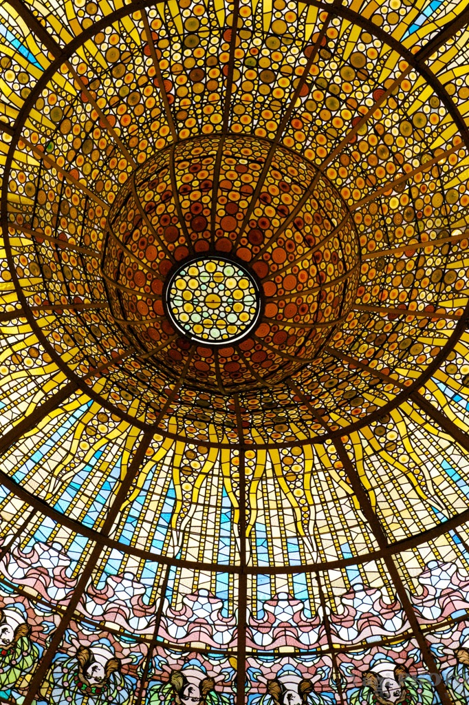 At PALAU DE LA ORFEÓ MÚSICA CATALÁ