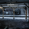 雪の舞う駅