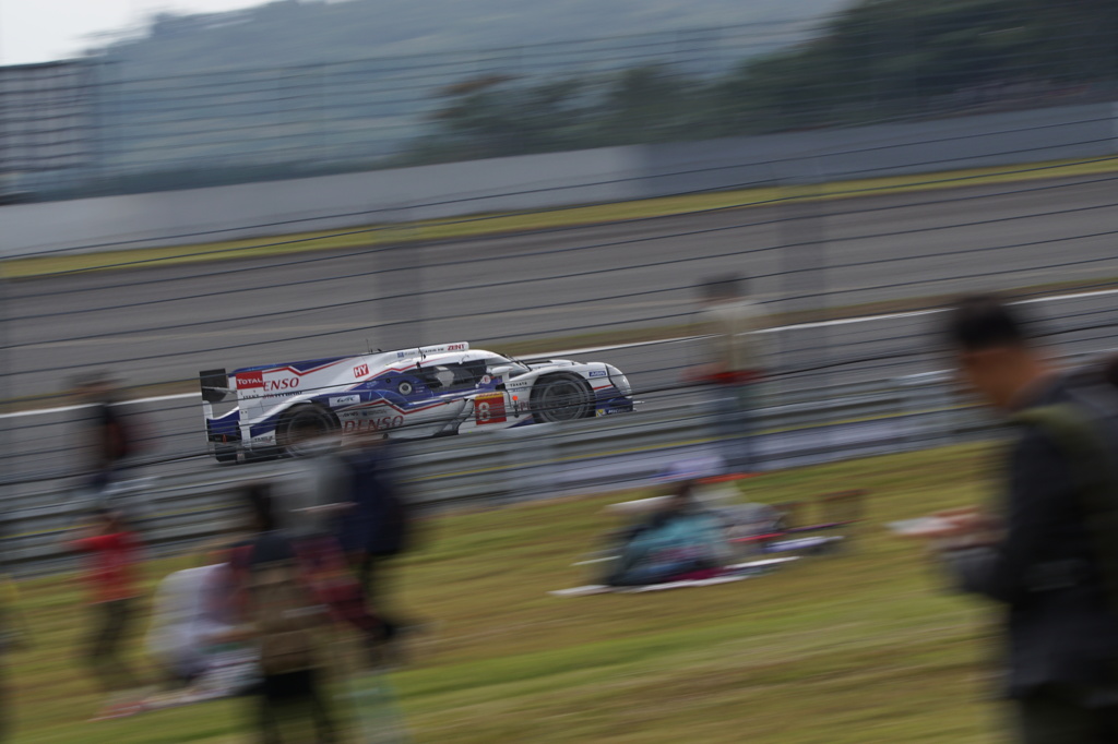 柵の向こうは時速２００ｋｍ／ｈ！