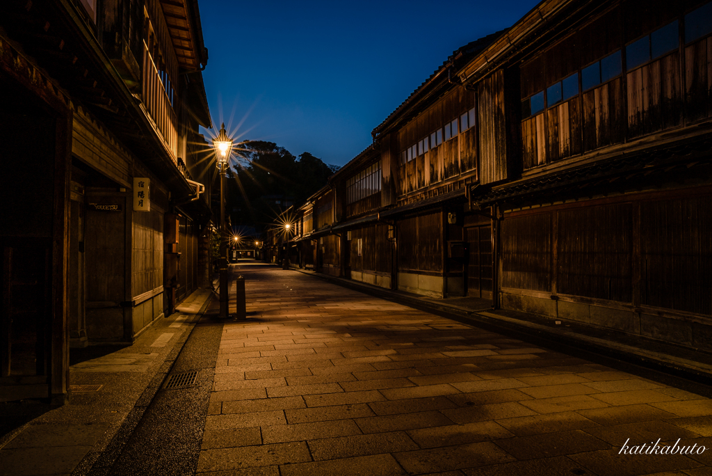 夜明け前の茶屋街