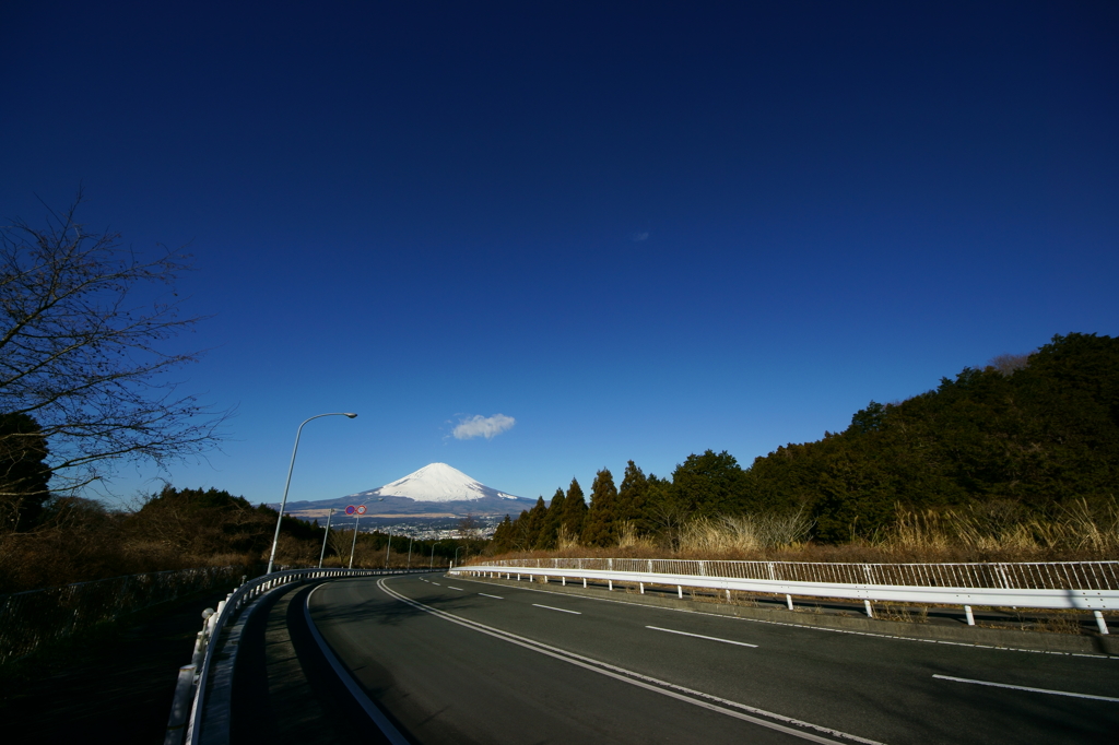 富士山まで、しばらく道なりです！