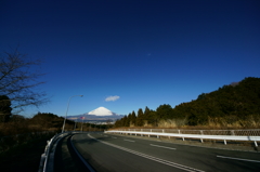 富士山まで、しばらく道なりです！