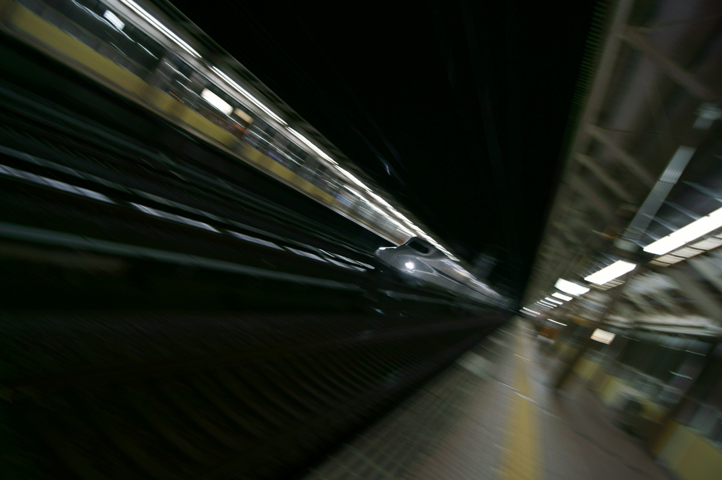 新富士駅　定刻通過