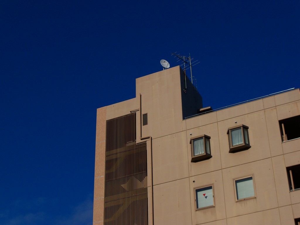 ビルと青空