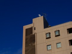 ビルと青空